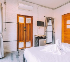 Двухместный номер Deluxe двуспальная кровать в V1 Room Hotel