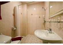 Двухместный номер Superior 2 отдельные кровати в Capital O 75395 Sabai Lodge (Vaccinated Staff) (SHA Extra Plus)