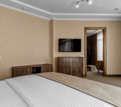 Двухместное Большой люкс (Корпус 2) двуспальная кровать в Кубань