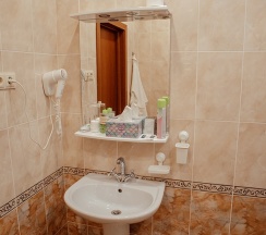 Стандартный номер (окнами во двор) в Brothershotel.ru