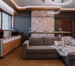 3-комнатные апартаменты с джакузи на террасе и видом на горы в Boogel Woogel bar&hotel