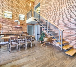 Шестиместный коттедж с балконом и с видом на город в Барнхаус