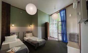 Номер Comfort с 2 комнатами с балконом и с красивым видом из окна в Династия