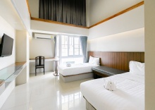 Двухместный номер Deluxe 2 отдельные кровати в A Room Bangkok Sathorn