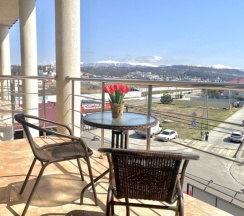 Апартаменты LUX  4 местные  с видом на горы ( 2х спальная кровать или 2 односпальные) в Red Rose