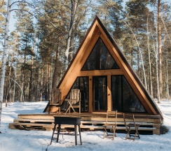 Шале в форме треугольника в Таналтай