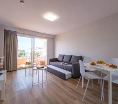 Трёхместные апартаменты Superior в Apartamentos California