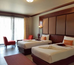 Двухместный полулюкс с балконом двуспальная кровать в Erawan Hotel