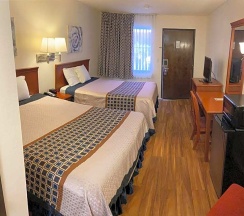 Четырёхместный номер Standard в Vantage Point Inn Woodland Hills