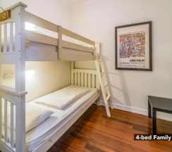Кровать в общем номере в BEAT. Arts Hostel Chinatown
