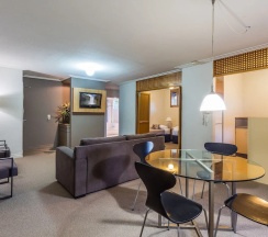 Апартаменты с 2 комнатами с балконом и с красивым видом из окна в Airport International Hotel Brisbane