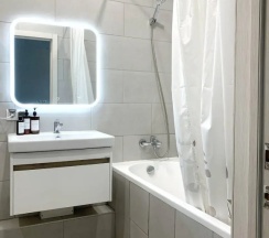 Двухместные апартаменты с красивым видом из окна (двуспальная кровать) в Апартаменты Добрые сутки на Уральской