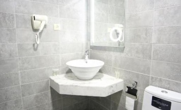 Трёхместный номер Standard в West Tower Hotel