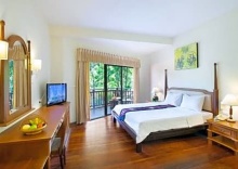 Трёхместный номер Standard с балконом в Khaolak Bay Front Resort