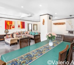 Трёхместный номер Standard с балконом и с красивым видом из окна в Апартаменты OMNIA  Phuket - Waterfront Karon