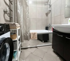 Пятиместные апартаменты с 2 комнатами с красивым видом из окна в Квартира Семейная Двушка у Шереметьево