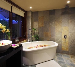 Бунгало Luxury в Poshanu Resort