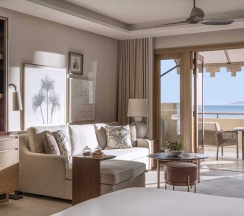 Двухместный номер Premier с видом на море двуспальная кровать в Four Seasons Resort Sharm EL Sheikh