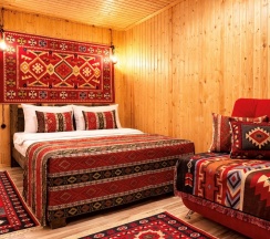 Двухместный улучшенный стандарт с общей террасой и видом на горы | 2 этаж в Hayat Haus