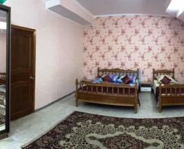 Семейный номер с собственной кухней в Адель