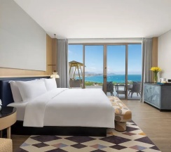 Люкс c 1 комнатой с балконом и с видом на океан в voco Sanya Dadonghai By IHG