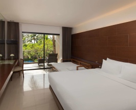 Двухместный номер Deluxe с видом на бассейн двуспальная кровать в Отель Novotel Phuket Kata Avista Resort And Spa