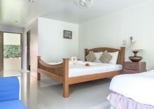 Двухместный номер Deluxe с видом на море двуспальная кровать в Baan Mai Beachfront Phuket Lone Island