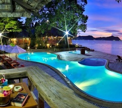 Коттедж с видом на залив в Sunset Park Resort and Spa