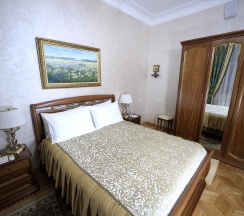 Семейный номер люкс с видом на монастырь в Покровская