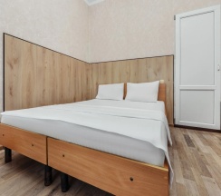 Трёхместный номер семейный Standard с балконом и с красивым видом из окна в Green rent