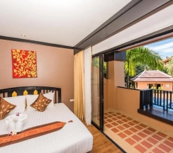 Двухместный номер с видом на бассейн двуспальная кровать в Princess Kamala Beachfront Hotel