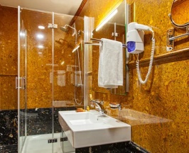 Двухместный люкс Ambassador двуспальная кровать в Royal Hotel Spa&Wellness