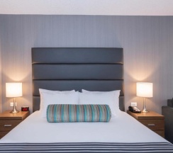 Двухместный номер Standard двуспальная кровать в Sandman Signature Calgary Downtown Hotel