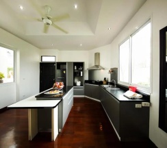 Вилла с 6 комнатами в Villas In Pattaya