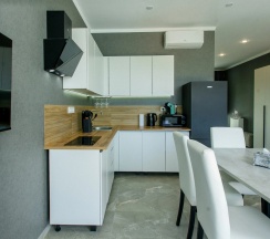 Четырёхместные апартаменты с 3 комнатами с балконом в Валентина