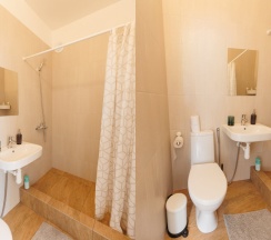 Коттедж с 6 комнатами с балконом и с красивым видом из окна в Дом пробуждения