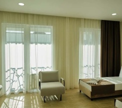 Улучшенная трёхместная комната в Deus