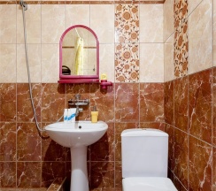 Четырехместный номер с балконом в Guest house city center