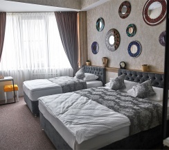 Стандартный трехместный номер (2) в July hotel