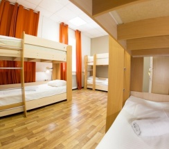 Кровать в общем женском 6-местном номере в Z Hostel