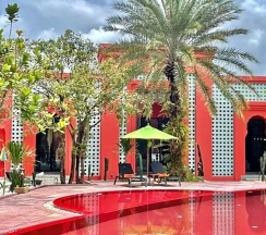 Двухместный номер Standard с видом на бассейн двуспальная кровать в The Kiri Villas Resort