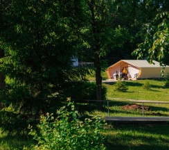 Номер люкс двухэтажный с 1 двуспальной кроватью в Радуга