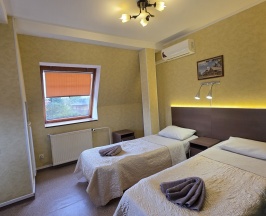 Улучшенная двухместная комната с общей ванной в Орловский дом