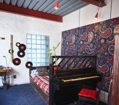 Дизайнерская студия с двуспальной кроватью без кухни (Лофт) в Gallery and more