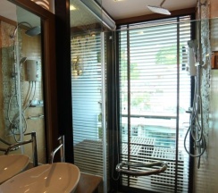Полулюкс в Phi Phi Nice Beach Hotel Hip