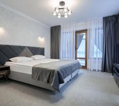 Номер улучшенный комфорт с 1 двуспальной кроватью в Белла