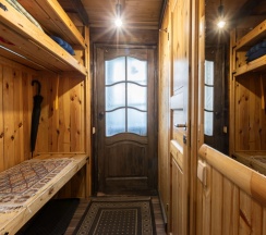 Коттедж Дуплекс с красивым видом из окна в Коробок-Хуторок