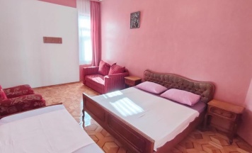 Трёхместный номер Comfort в Batumi Sun Hostel