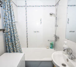 Апартаменты с 3 комнатами с балконом и с красивым видом из окна в Соколов