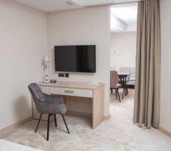 Двухместный Джуниор сюит Арт Премьер двуспальная кровать в Гранд-Отель Восток